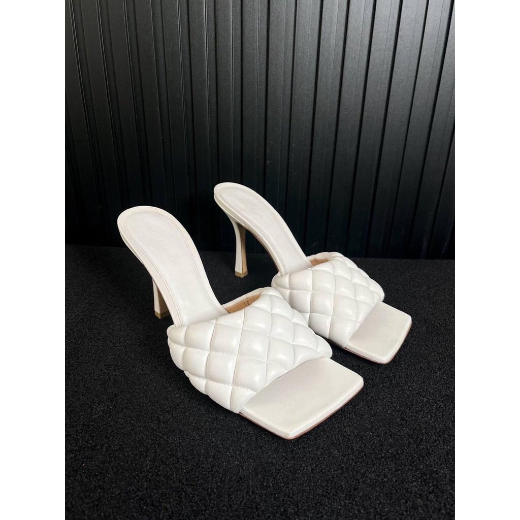 (PRELOVED) Bottega Veneta Padded Matelasse Nappa Mules White Size 40