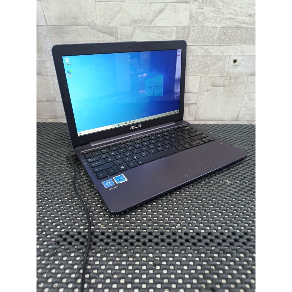 Netbook Asus e203nah intel celeron n3350 ram 2 gb hdd 500 gb