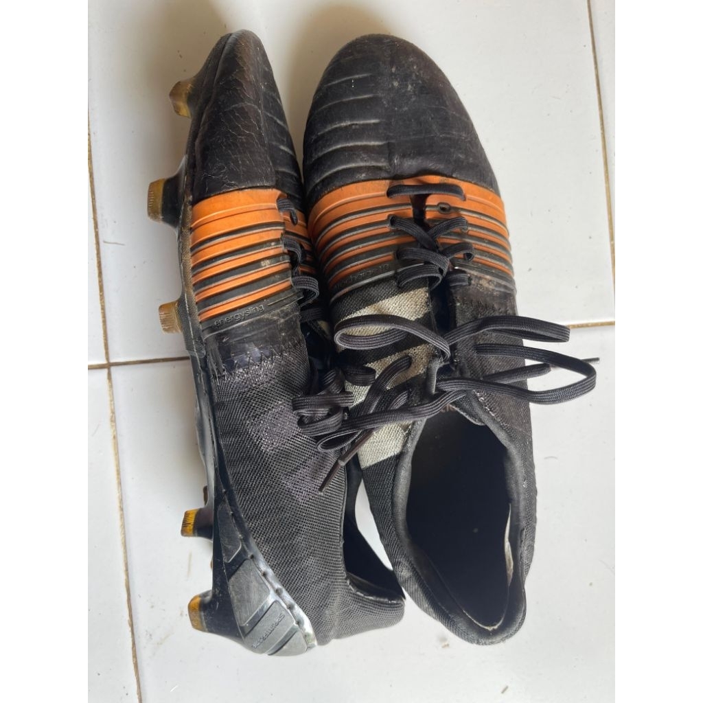 Sepatu Bola Adidas Nitr0charge size 45