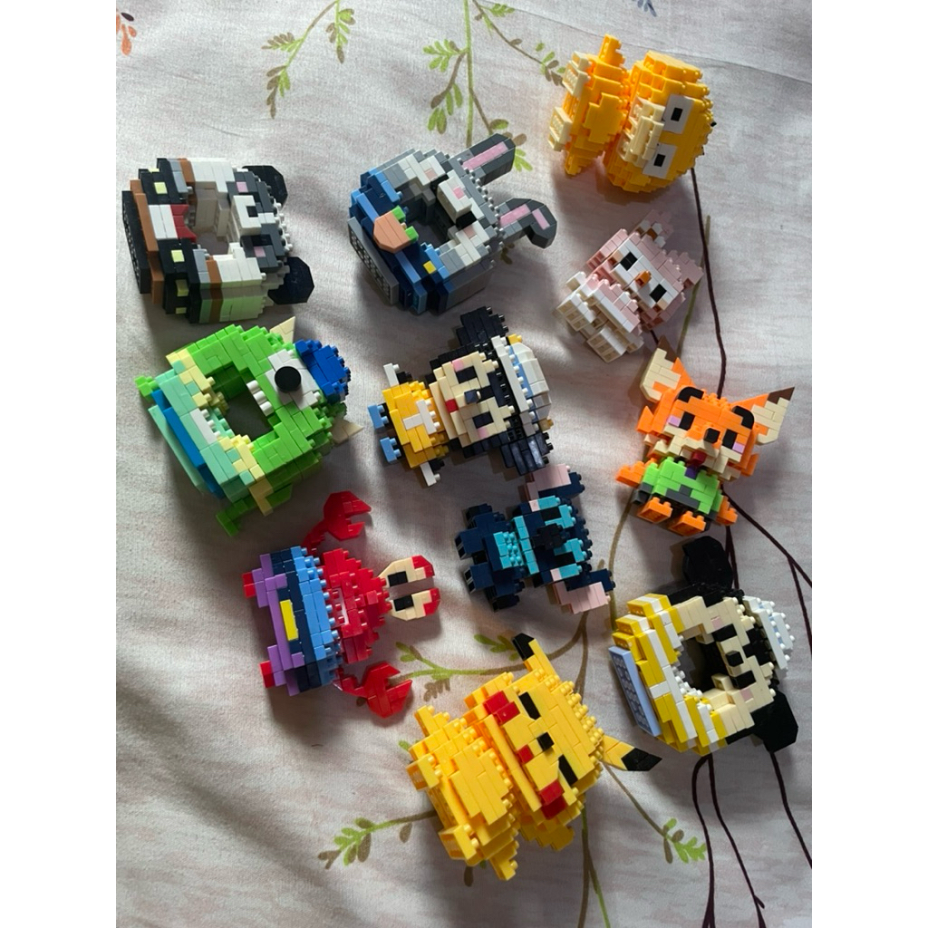 (Preloved) PAJANGAN MAINAN BRICKS RAKIT