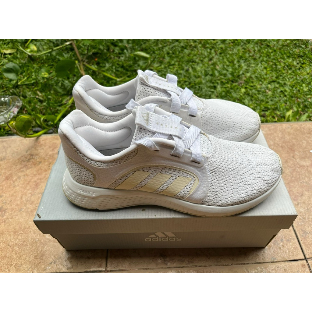 Sepatu Olahraga Wanita ADIDAS
