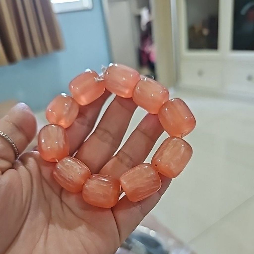 gelang plastik oranye