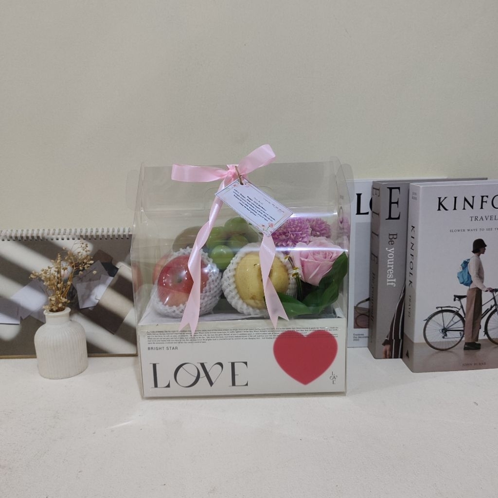Hampers fruit gift box + bunga