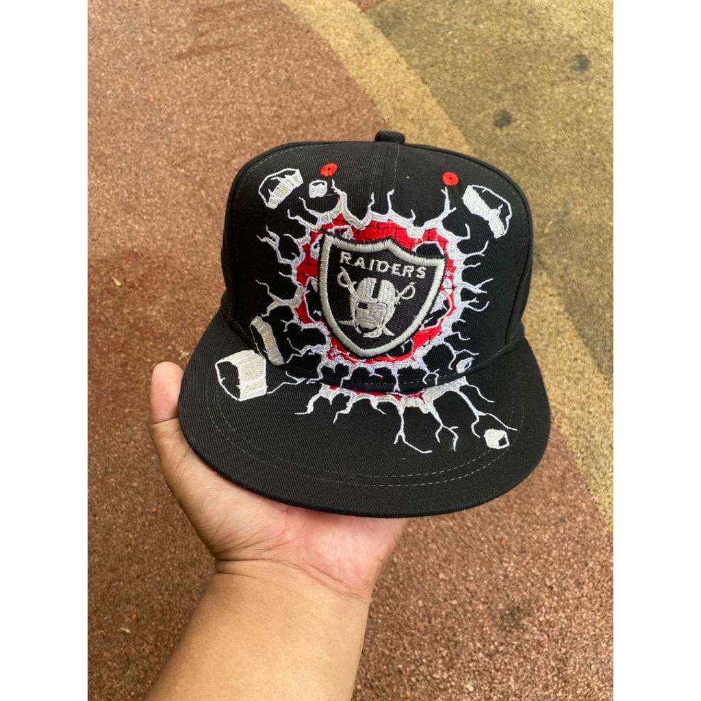 Topi Mosters Logo Raider