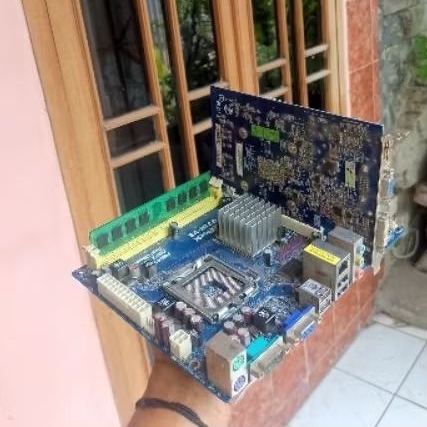 mobo asrock g31m + ram 1 gb + vga gt 440