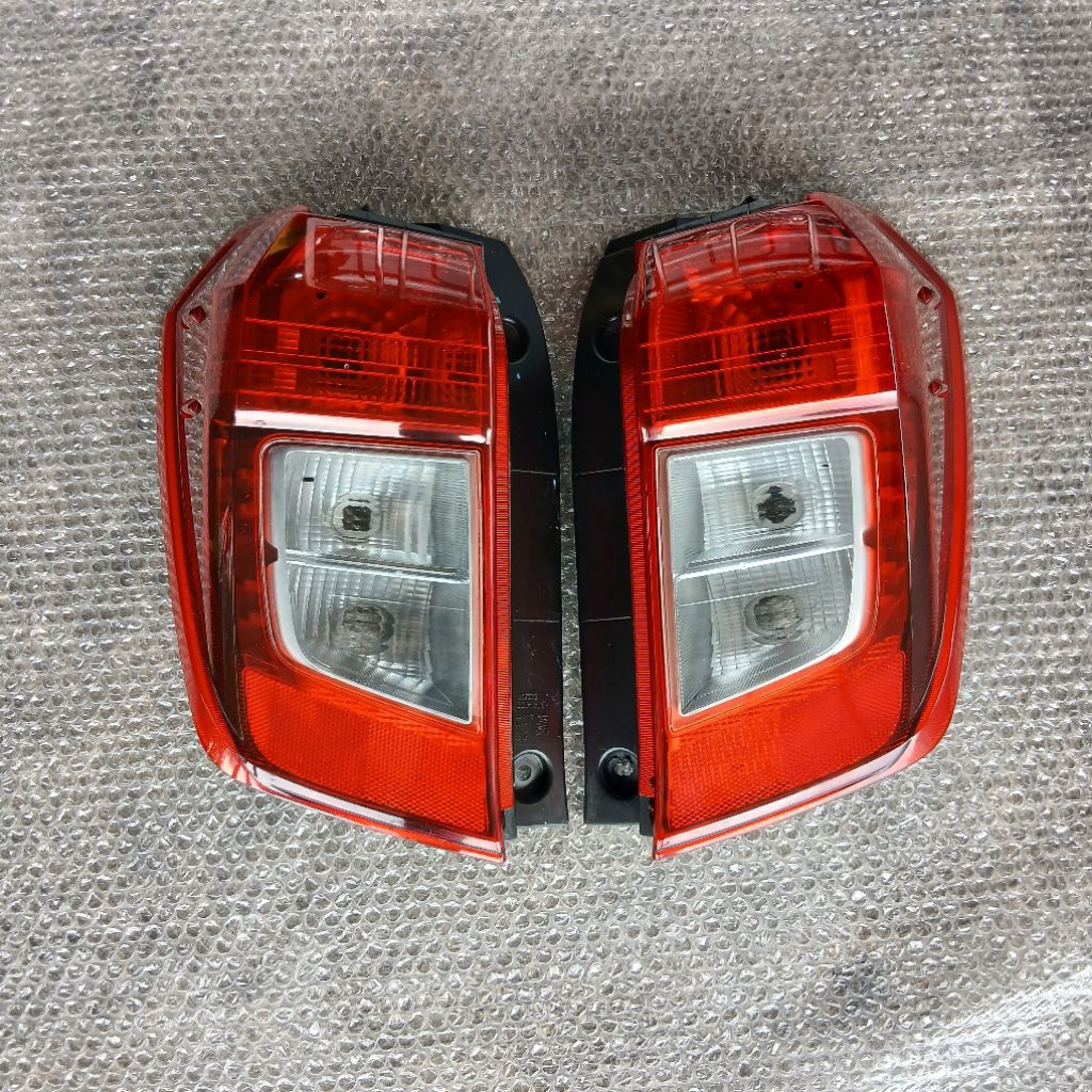 Lampu belakang Stoplamp Daihatsu Assy Calya Sigra smoke original Lampu Belakang Lampu Rem Sigra Caly
