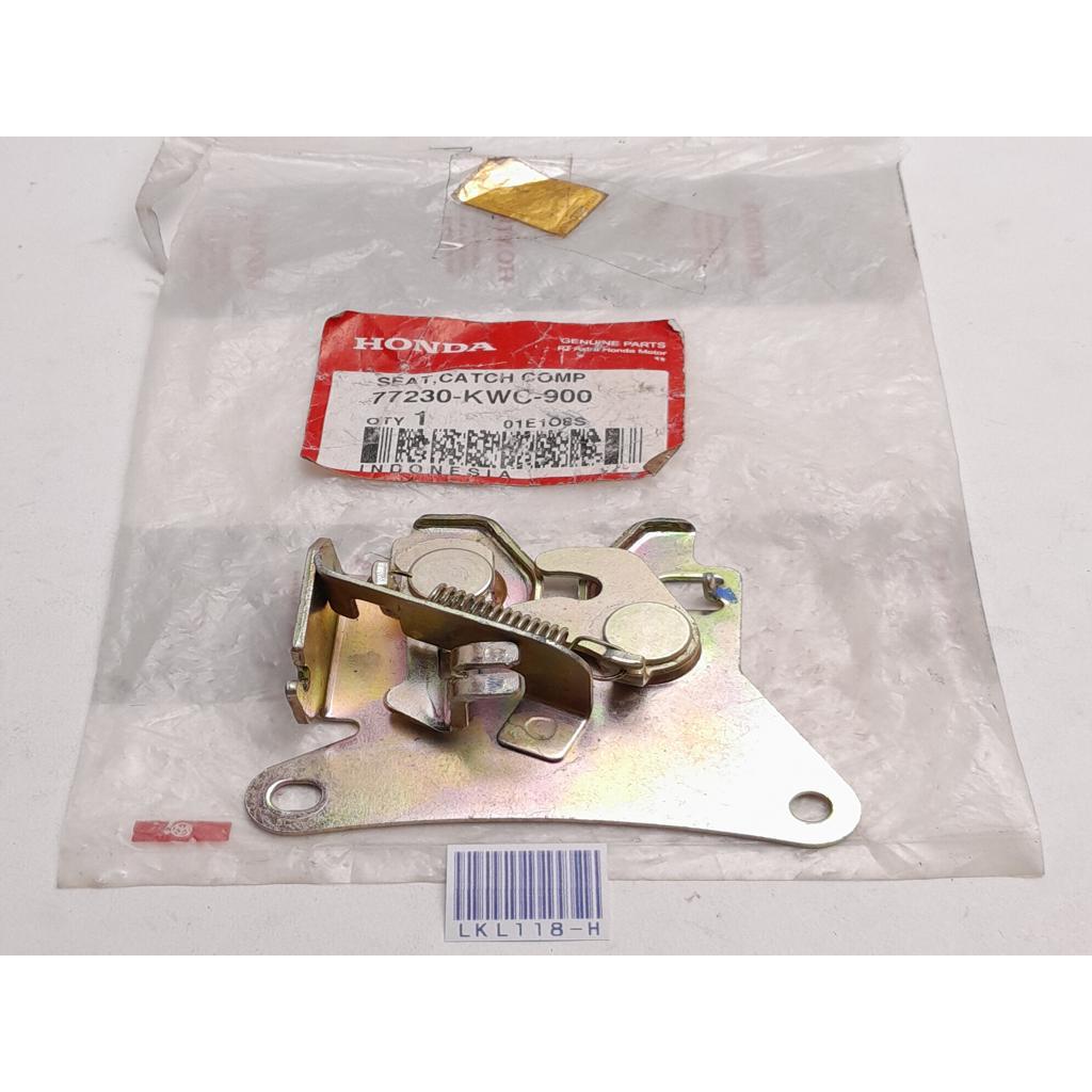 HONDA CS1 DUDUKAN PENGAIT JOK SEAT LOCK 77230-KWC-900