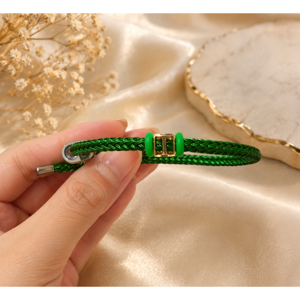 Gelang Tali dan Liontin Kubus Inisial Huruf T Elegant Emas Asli