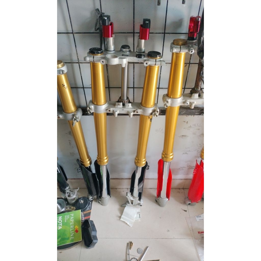 SHOCK SOK USD CRF 150L CRF 150 ORIGINAL COPOTAN AS AMAN TIDAK ADA CACAT.