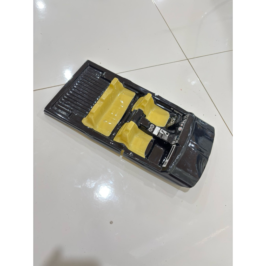 rc adventure interior cherokee 1/10
