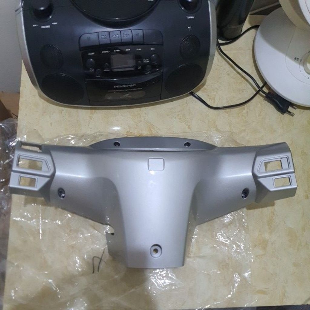 COVER BATOK LAMPU BELAKANG HONDA KARISMA 125 SILVER 53206-KPH-880FMH ORIGINAL