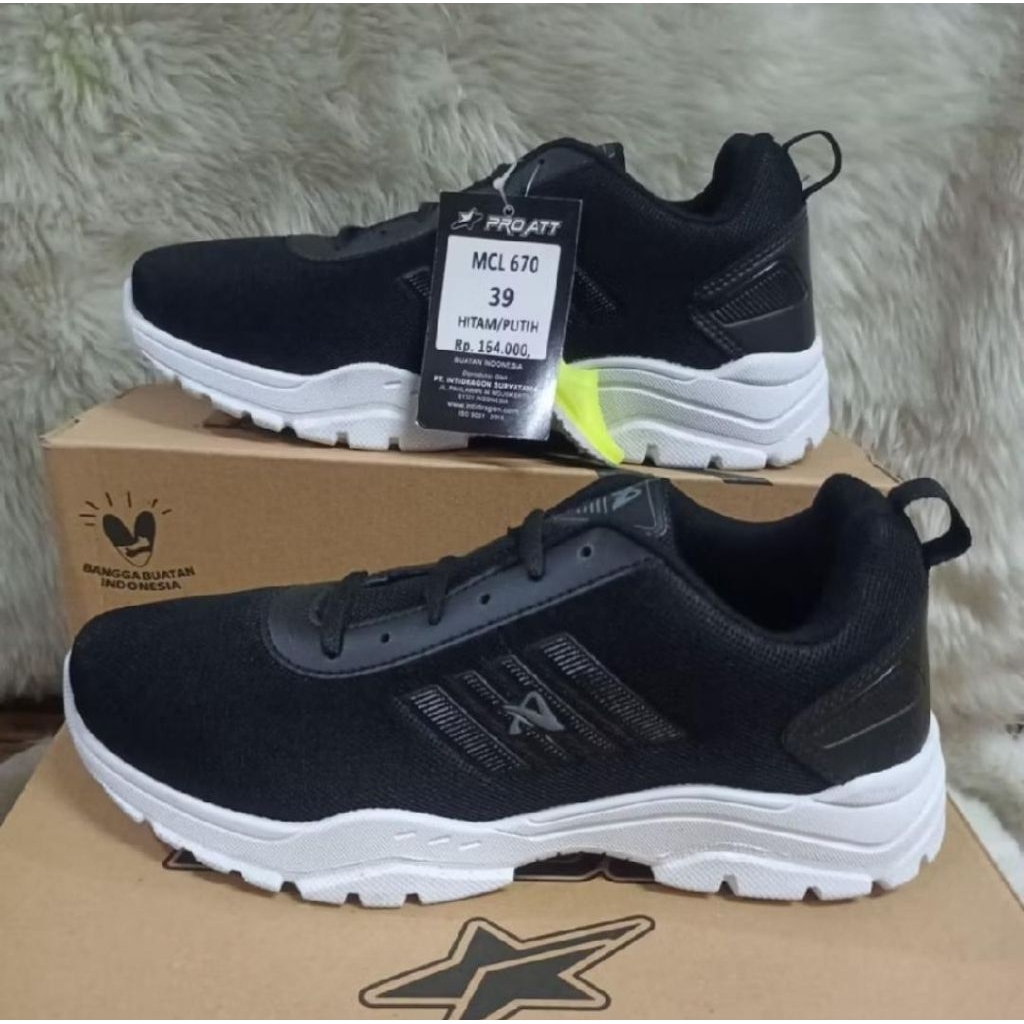 Sepatu Sekolah Unisex PRO ATT MCL 670 Hitam Putih Ringan