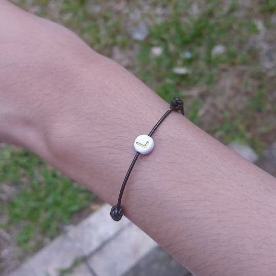 Gelang Inisial Gelang Huruf Abjad Gelang Tali Korea waterproof warna hitam dengan manik abjad putih 
