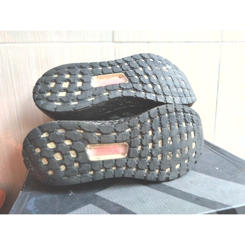 Sepatu Adidas Ultraboost size 40