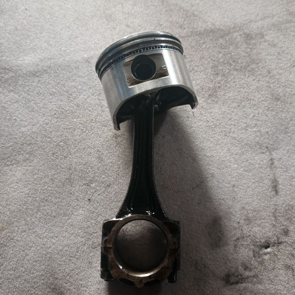 stang+piston ford laser