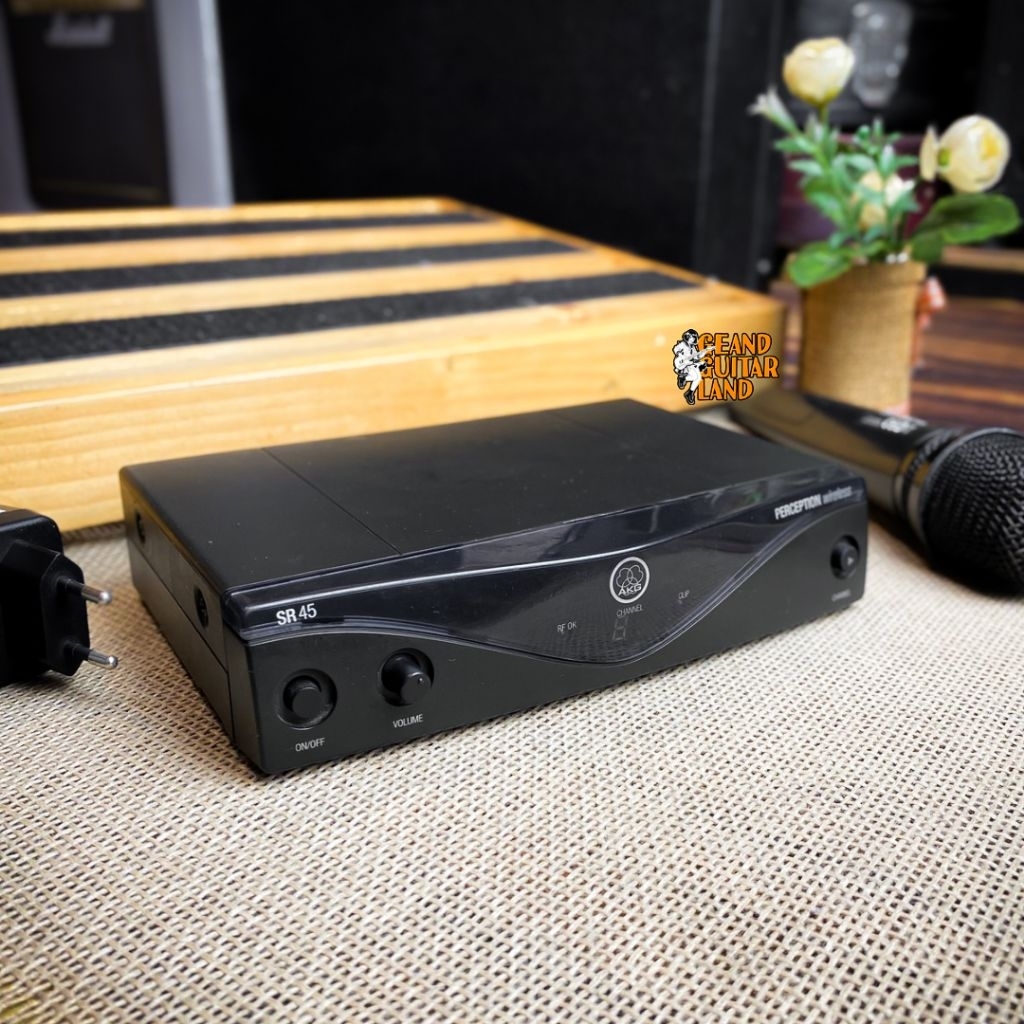 AKG SR45 Vocal Set Perception Wireless Microphone