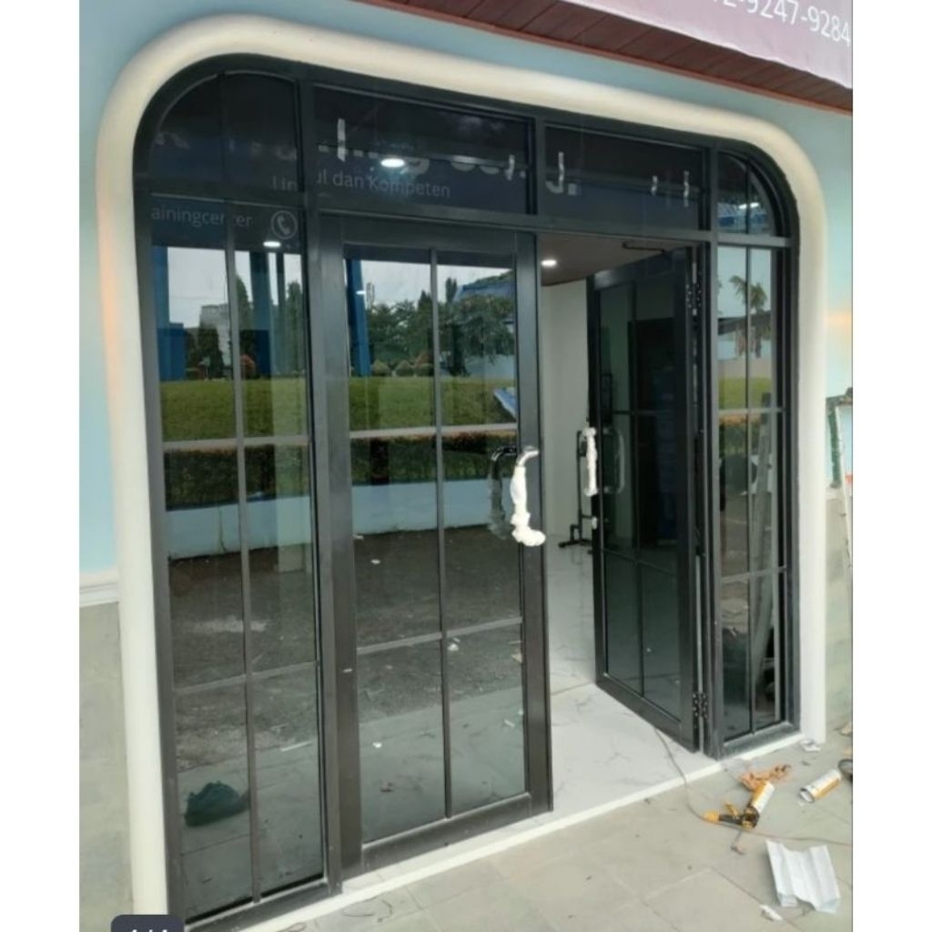 Kusen Lengkung Alumunium Pintu & Jendela Kaca Mati Desain Minimalis Custom untuk Rumah Modern