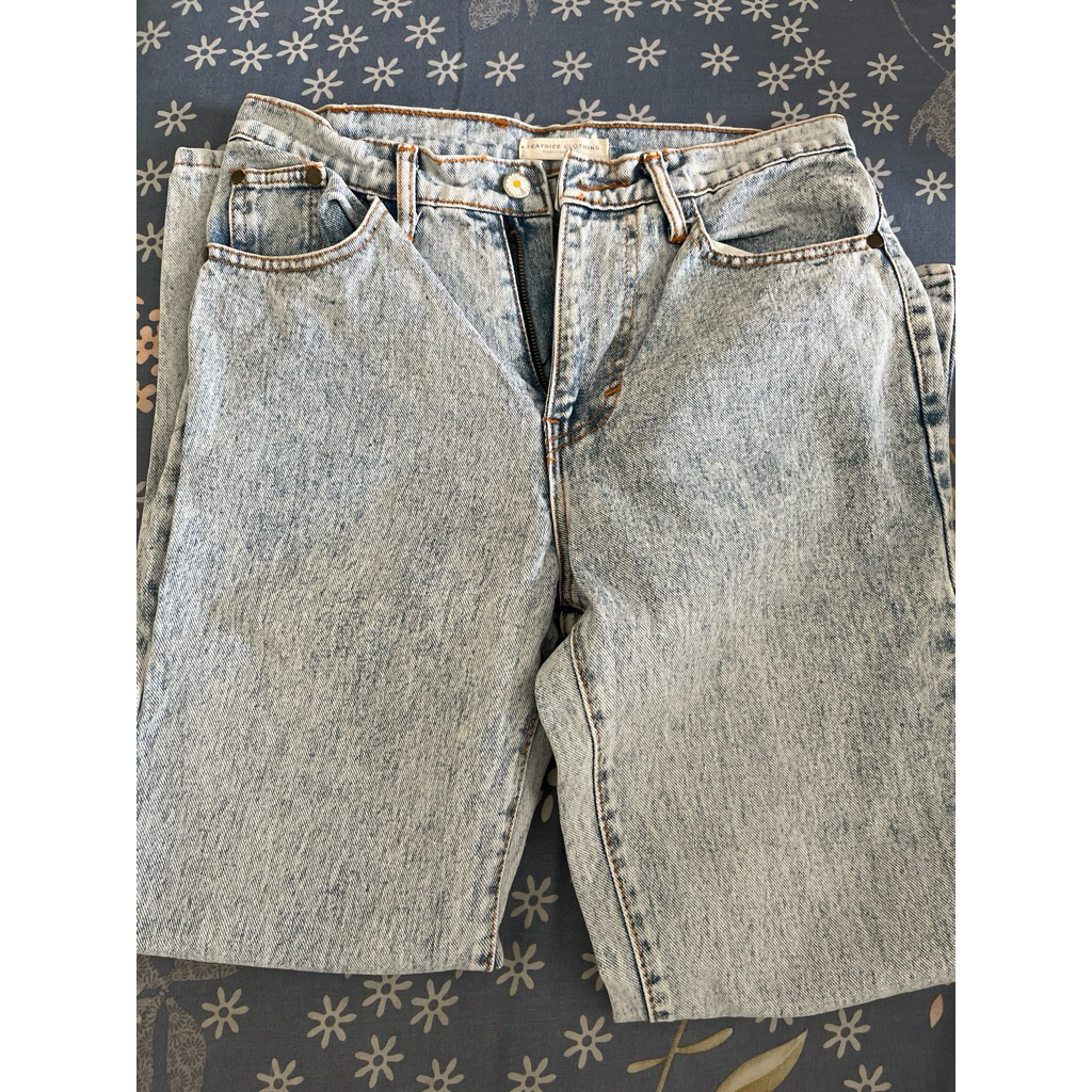 preloved jeans lurus beatrice