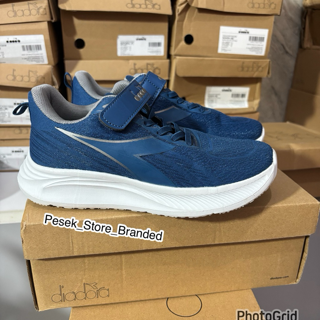 Sepatu Diadora Makaiden JR warna navy size 34 saja original sale