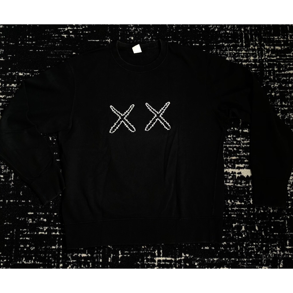 [SECOND] Uniqlo x Kaws Crewneck