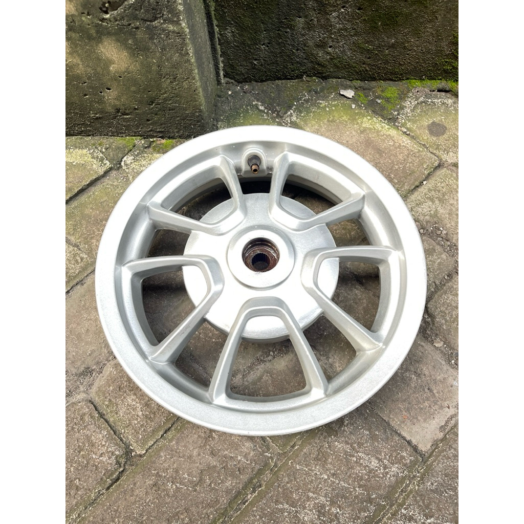 Velg belakang vespa matic ring 12 original