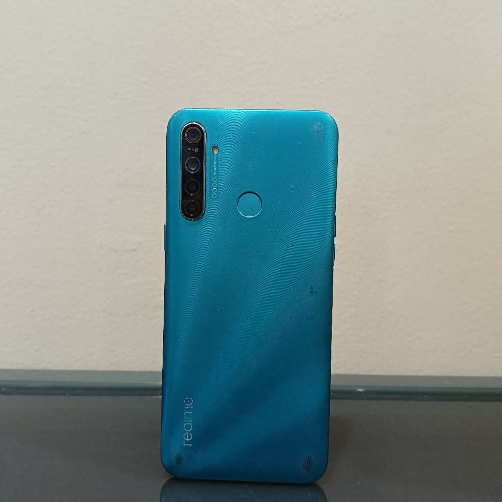 Handphone Realme 5i Ram 3 32 GB (Batangan Tanpa Charger)