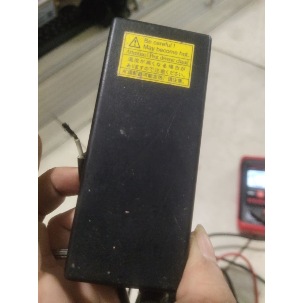adaptor laptop toshiba 19v (ori buntung)
