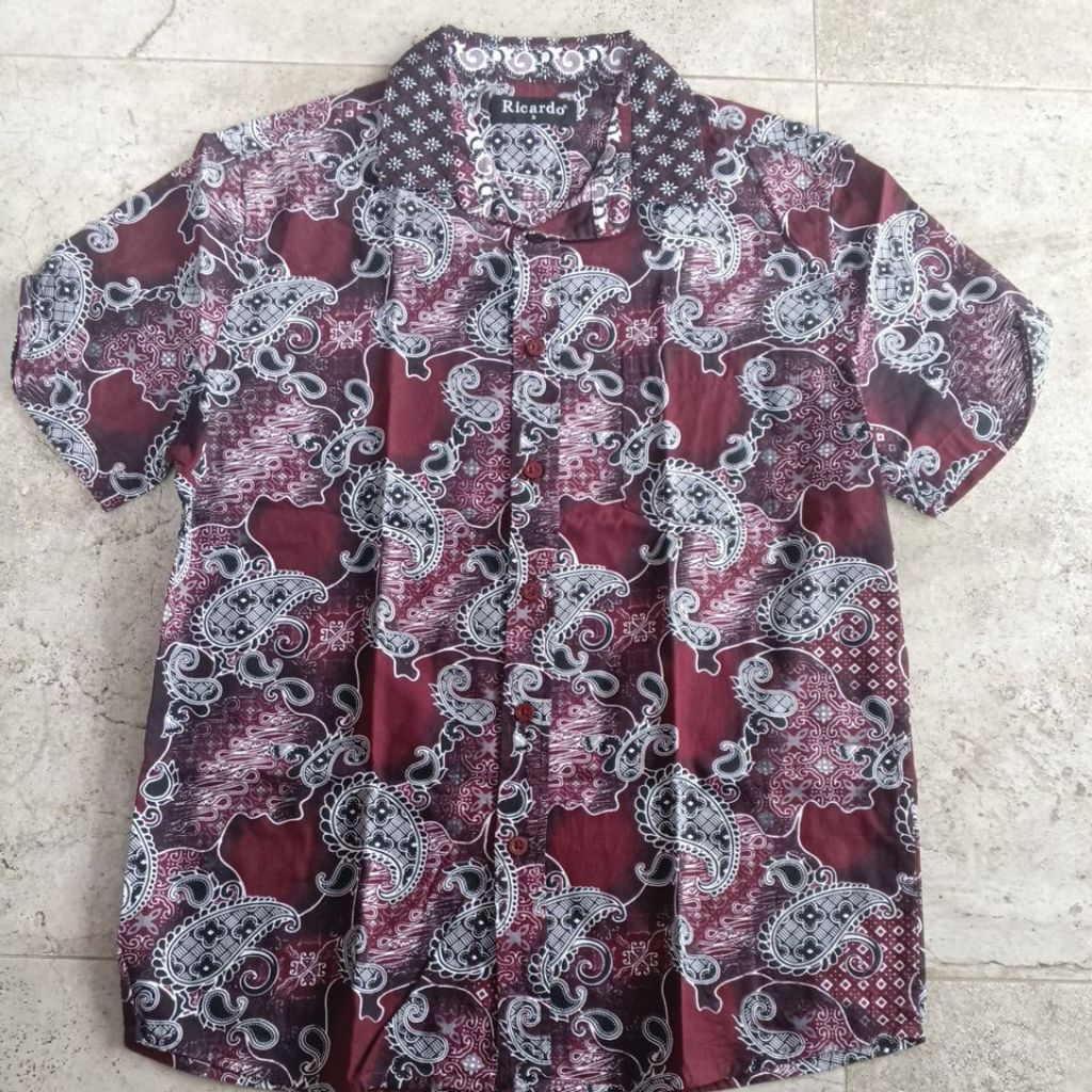 Kemeja batik kombinasi merah hitam putih