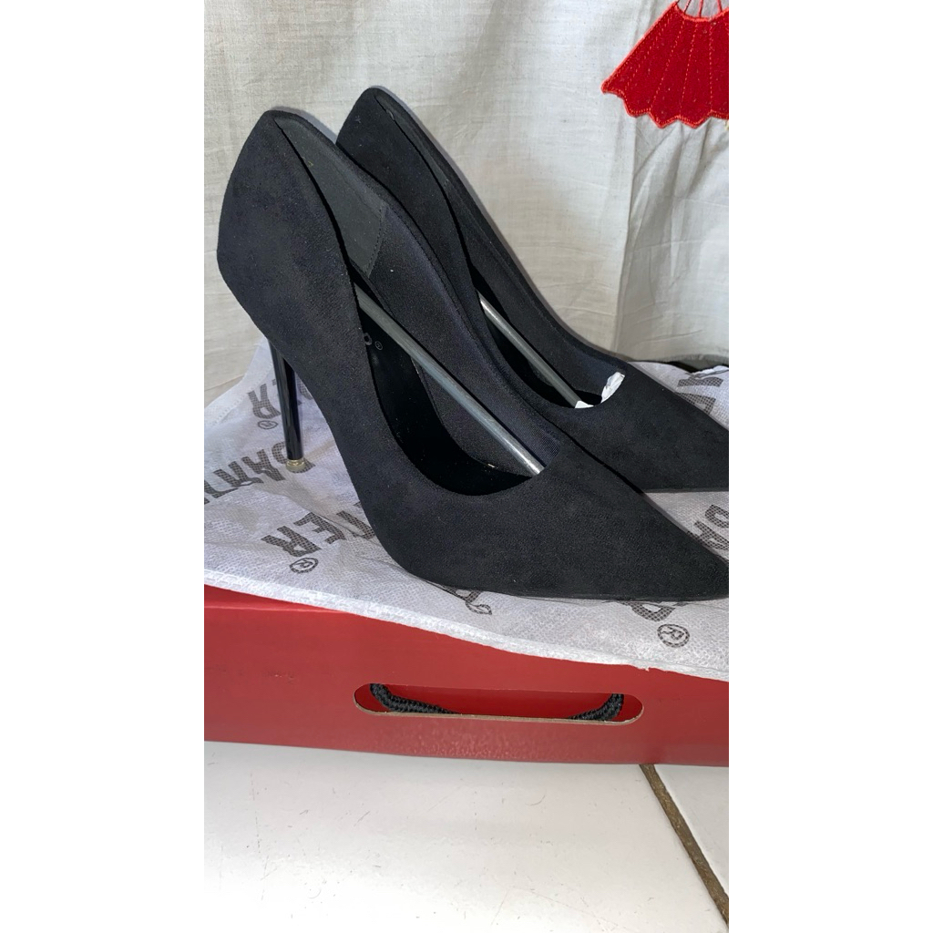 PRELOVED HEELS MASIH BARU