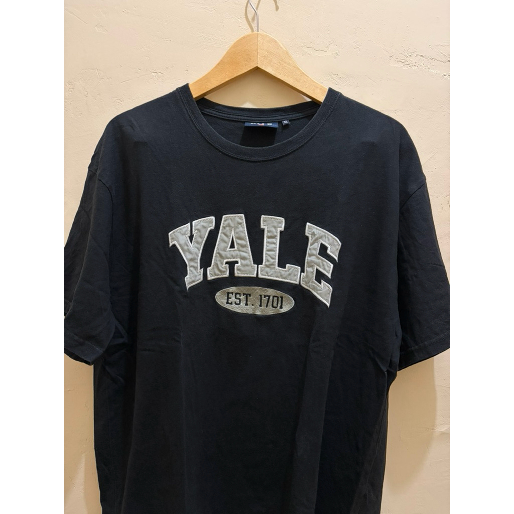 KAOS/T-SHIRT YALE HITAM SECOND