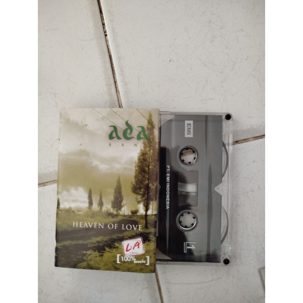 Kaset Ada band