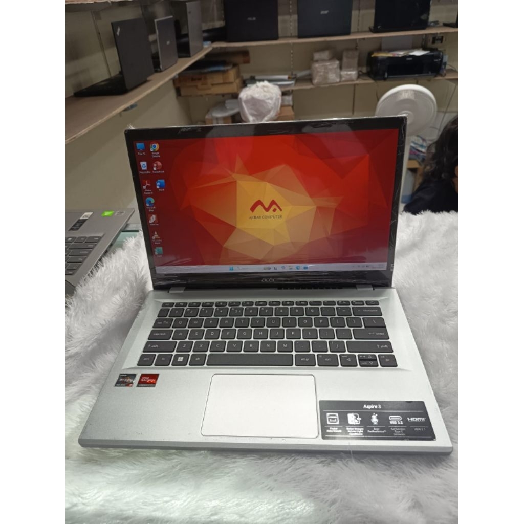 LAPTOP ACER ASPIRE 3 AMD RADEON RYZEN 3 RAM 8 SSD 512 MULUSS