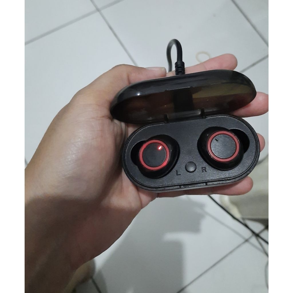 Preloved - Headset bluetooth wireless merk TWS Y50