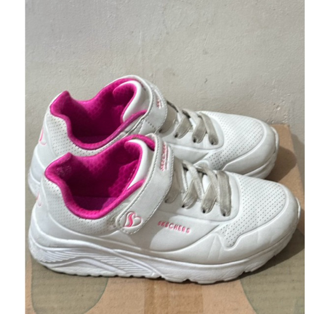 Sepatu Skechers anak Perempuan preloved