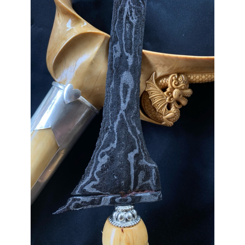 Keris Madura Sepuh Warangka Ladrang Madura Lambang Naga