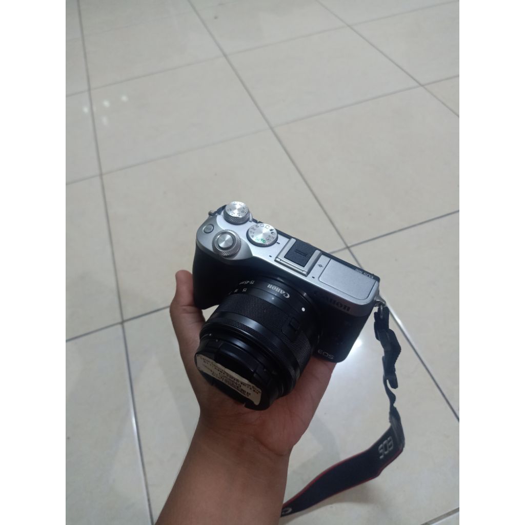 Canon m6 mirrorless