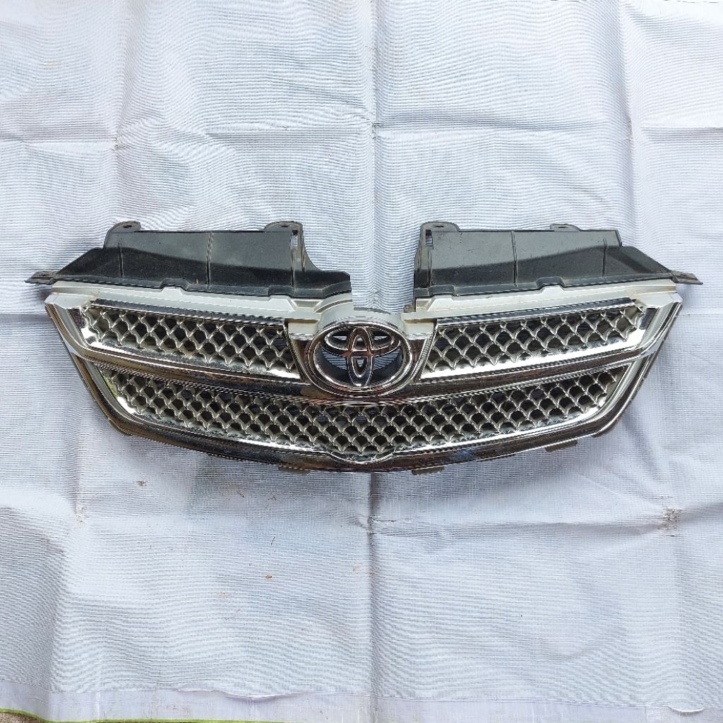 GRILLE GRILL BEMPER DEPAN TOYOTA AVANZA 2008 2009 2010 2011 ORIGINAL