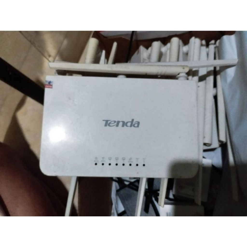 Router Tenda v3 Antena