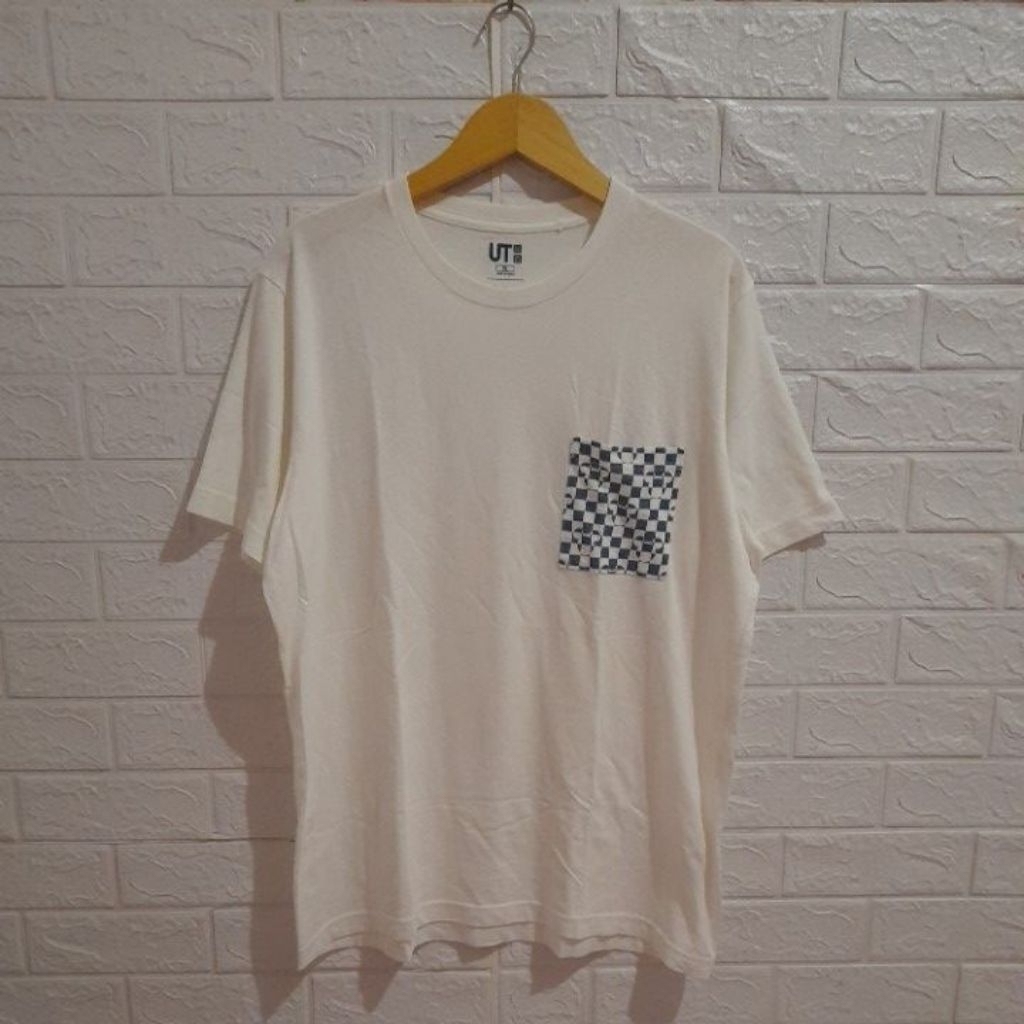 Kaos pocket UNIQLO DISNEY size XL/LD 120 P 70