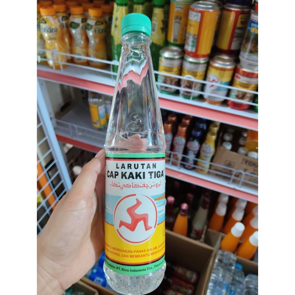 Larutan Cap Kaki Tiga botol