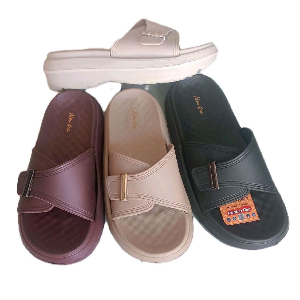 Sanda selop wedges dari New Era
