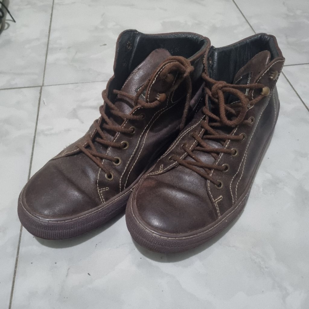 sepatu boots kulit  second floris no. 43 ori
