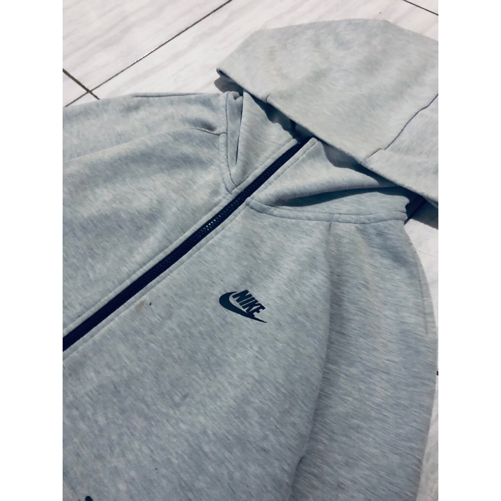 NIKE TECH FLEECE GREY