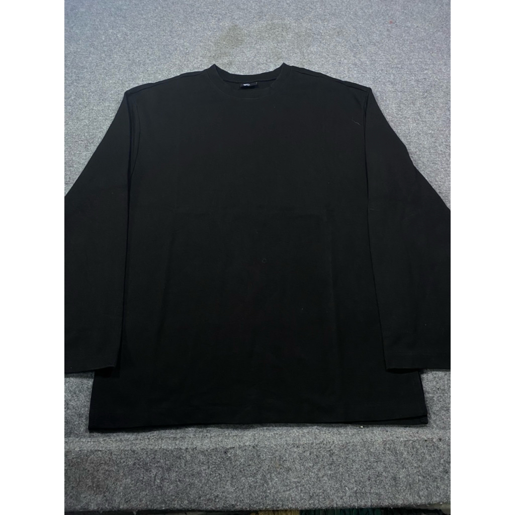KAOS POLOS CUAKEP TEBAL TRILLION HITAM SIZE M