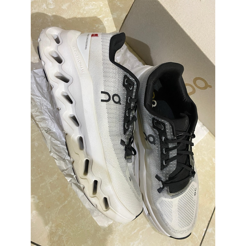 Preloved Sepatu olahraga Atmos