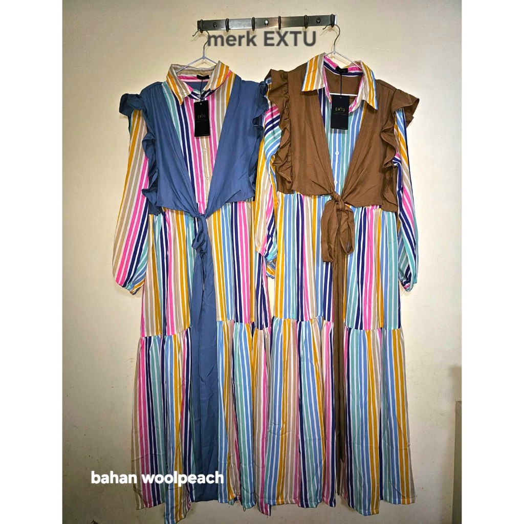 Gamis model kardi motif salur lengan panjang bahan woolpeach merk EXTU (574233)