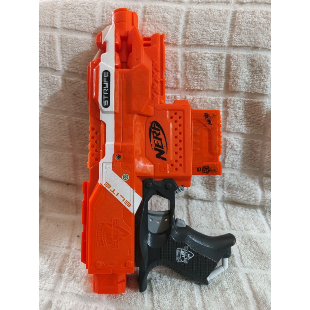 nerf elite stryfe blaster