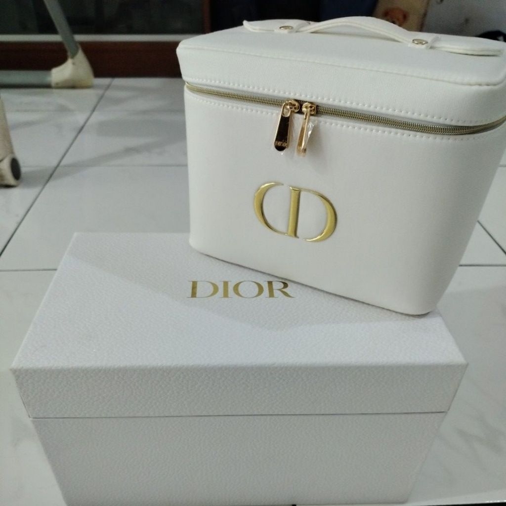 Dior MakeUp Pouch dan Box Original.