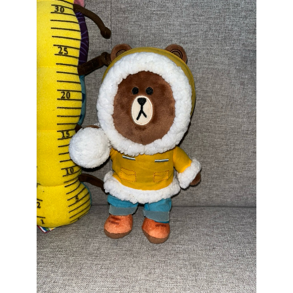 Boneka linee brown kostum
