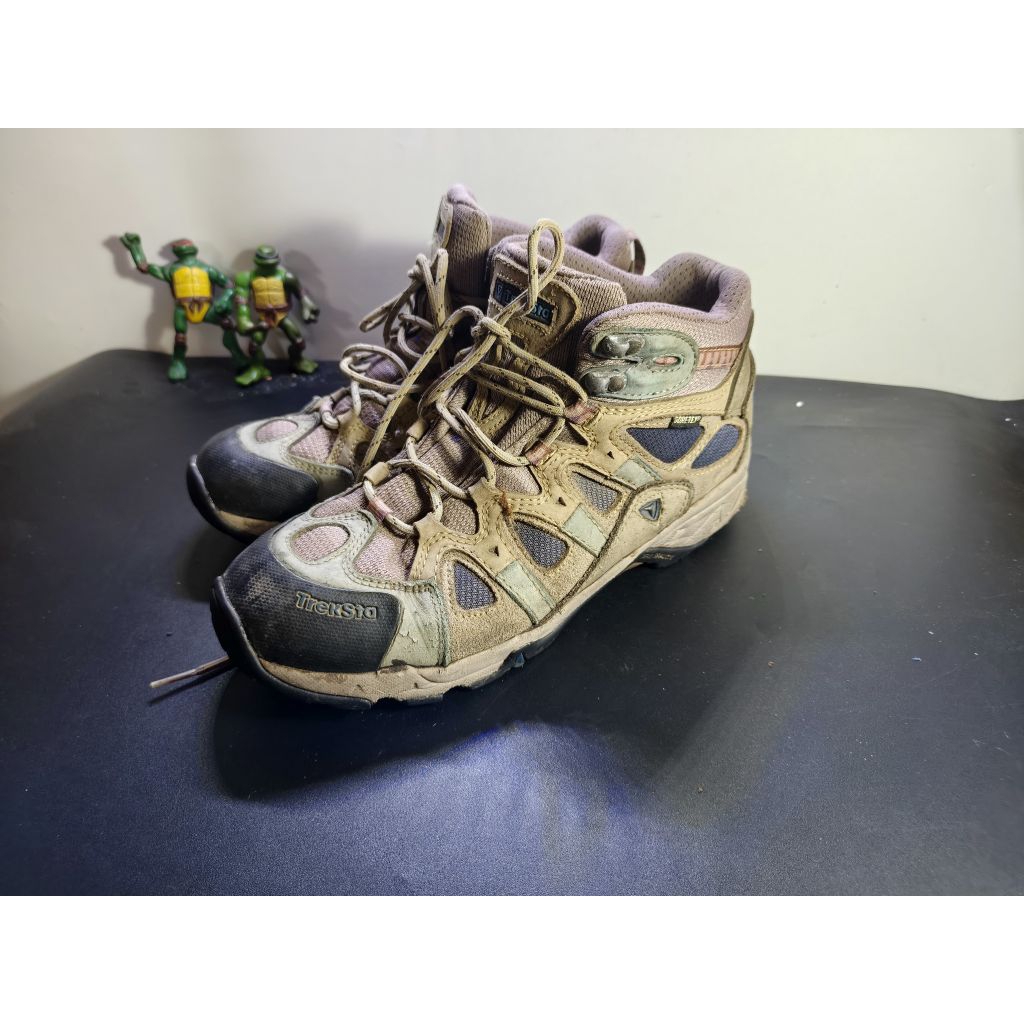 sepatu gunung tkstra second size 42 abu